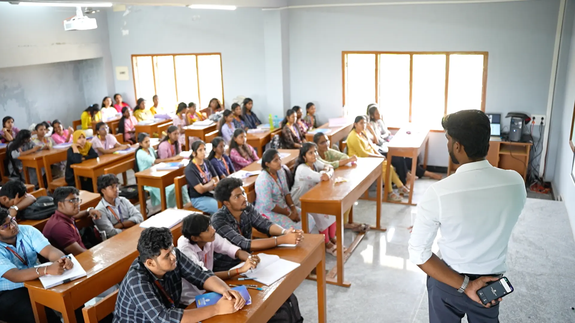 B2E classroom session with students learning e-commerce entrepreneurship