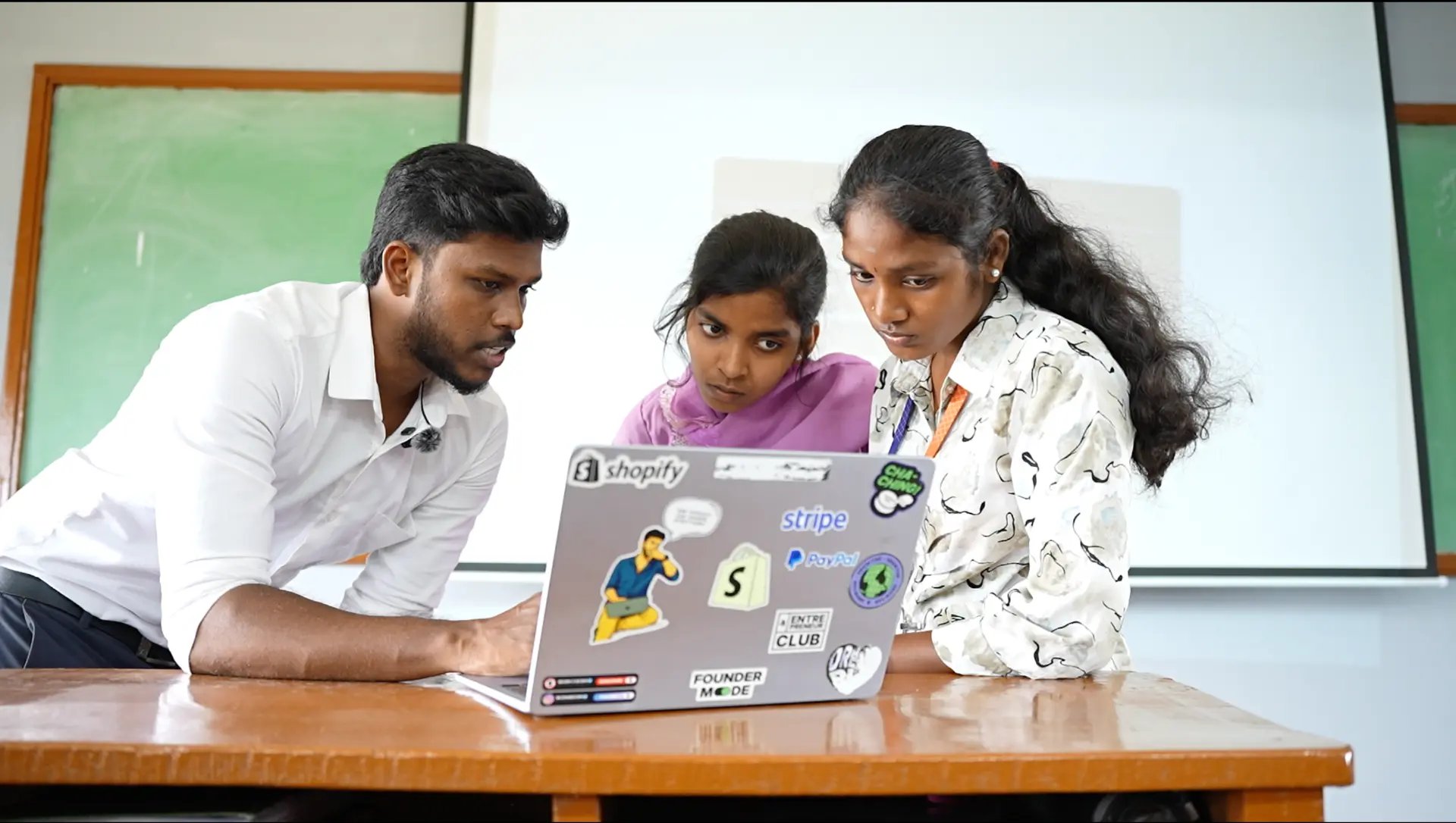 Students interacting during a hands-on B2E campus activity